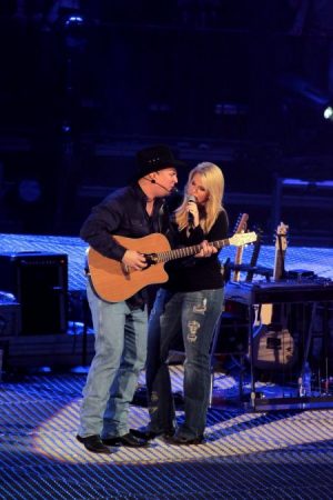 Garth Brooks & Trisha Yearwood - Flood Concert